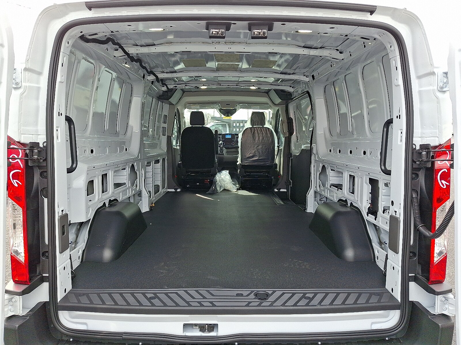 2025 Ford Transit Van Base - Photo 17
