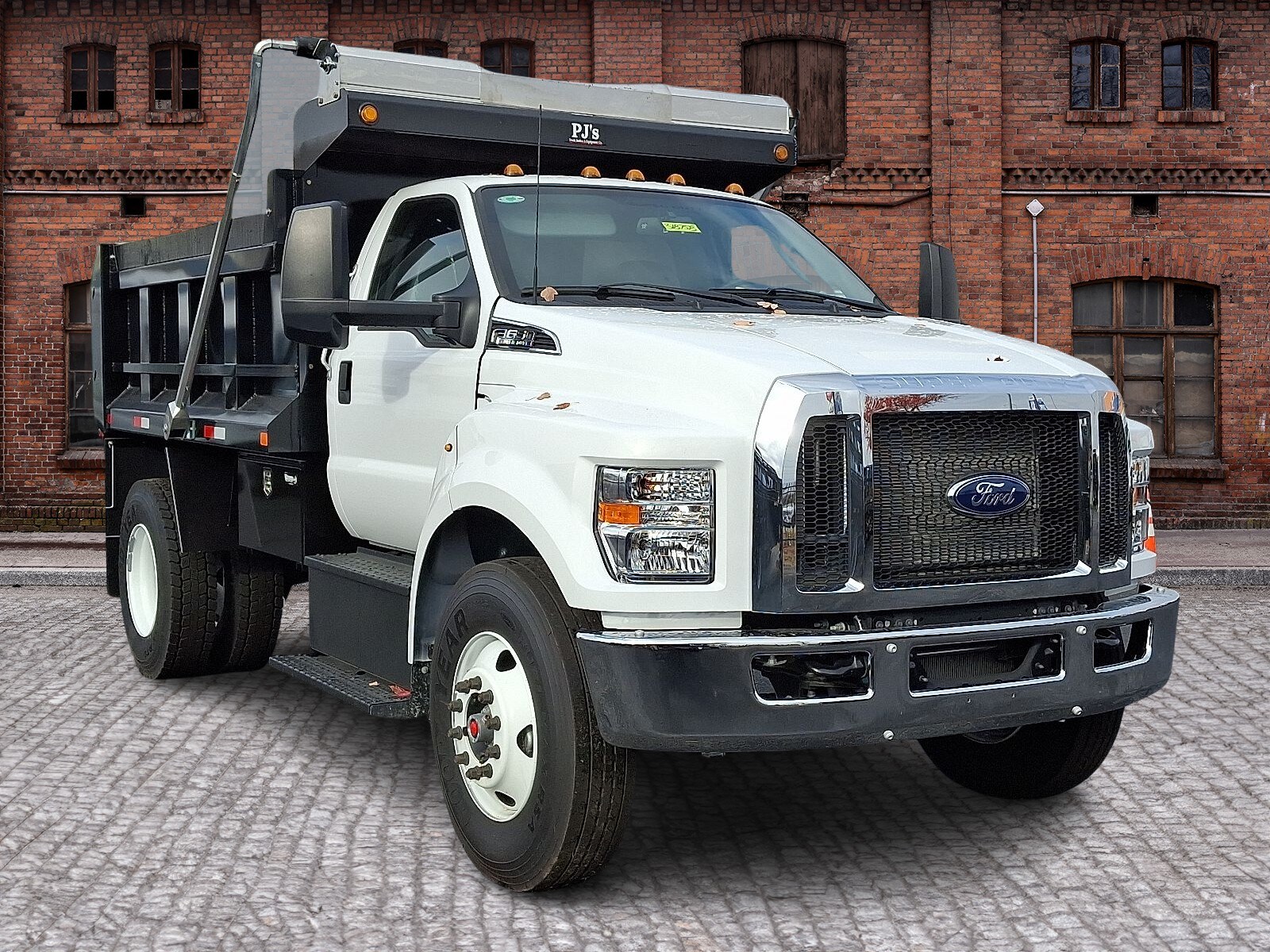 2025 Ford F-650 photo 2