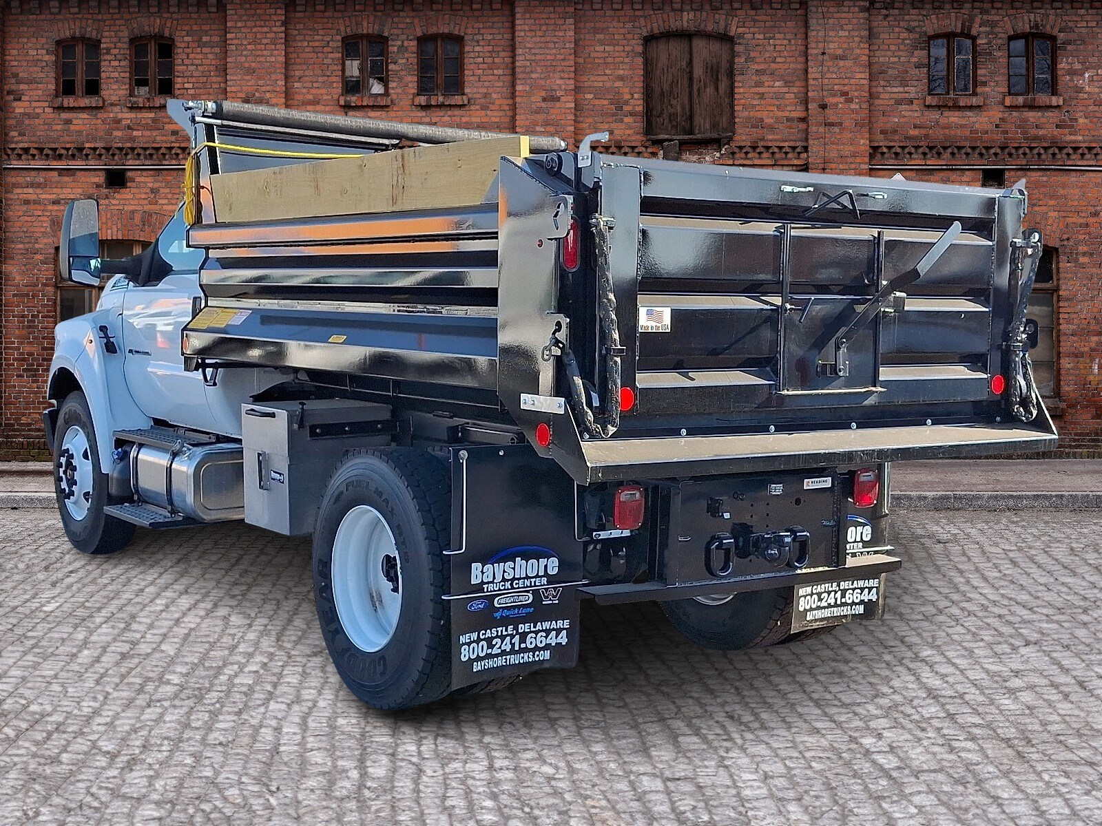2025 Ford F-650 photo 3