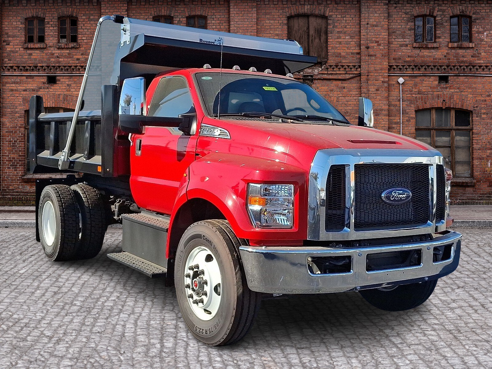 2025 Ford F-750 photo 2