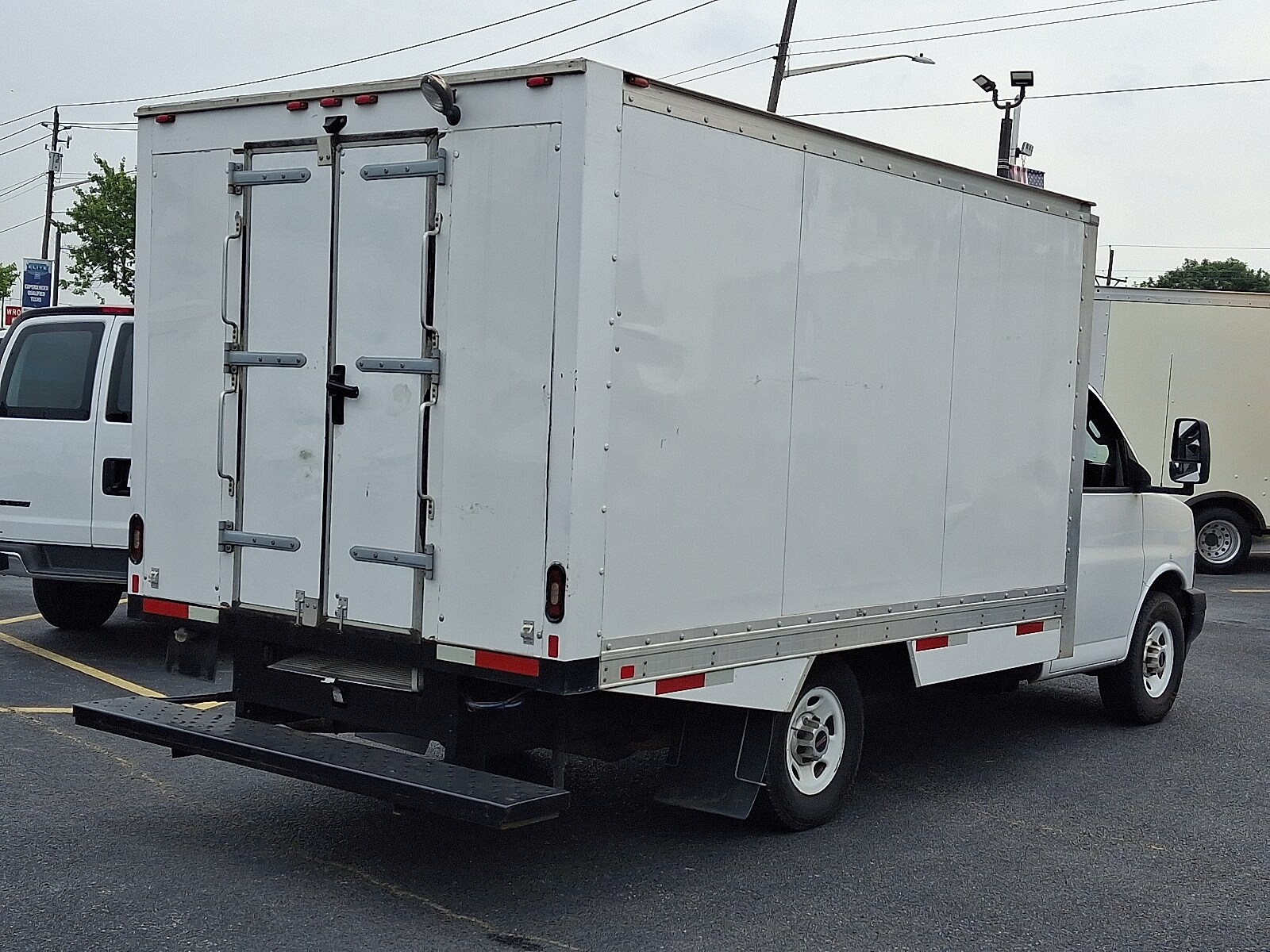 2020 Gmc Savana 3500 Cutaway photo 4