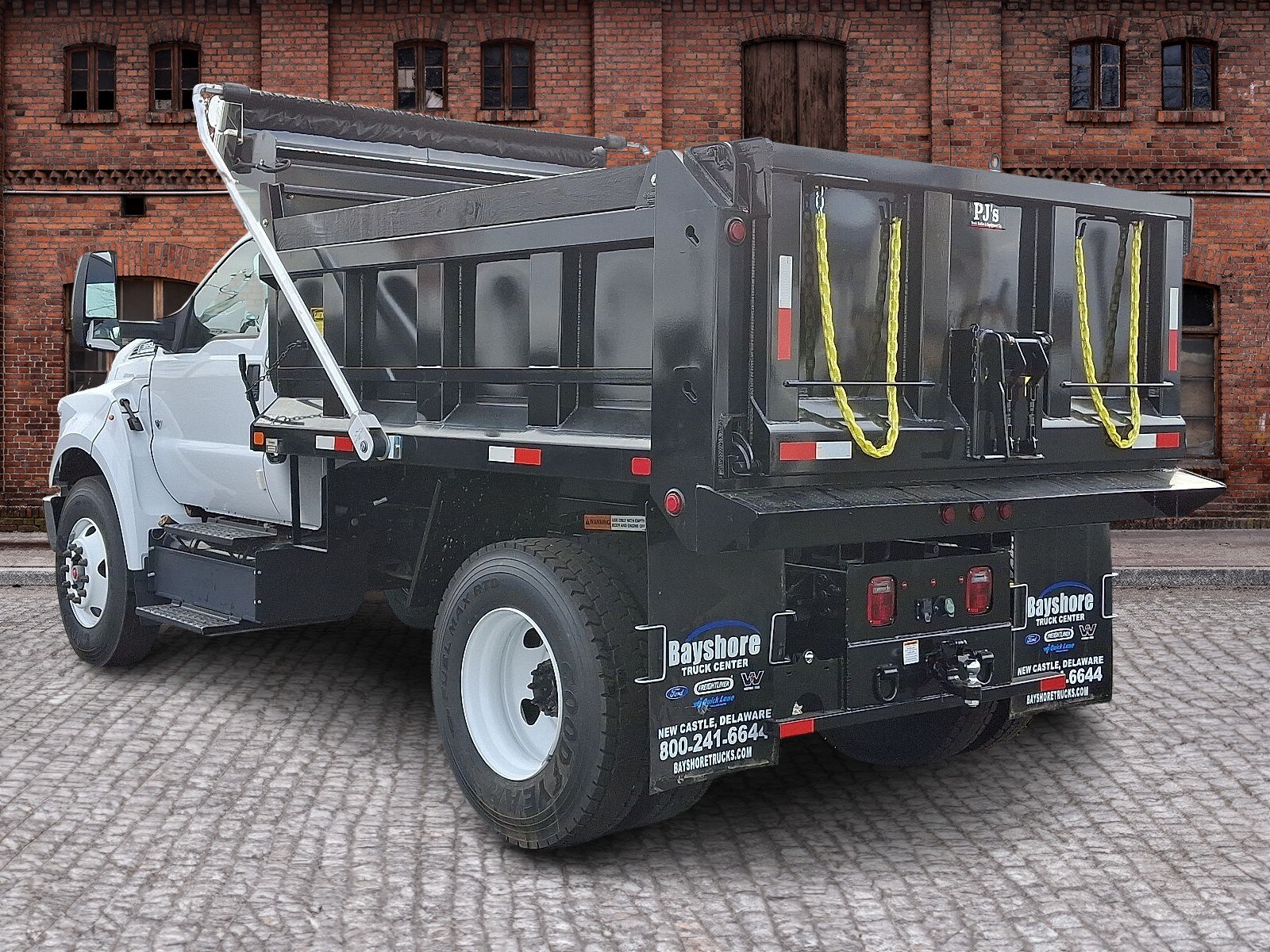 2025 Ford F-650 photo 3