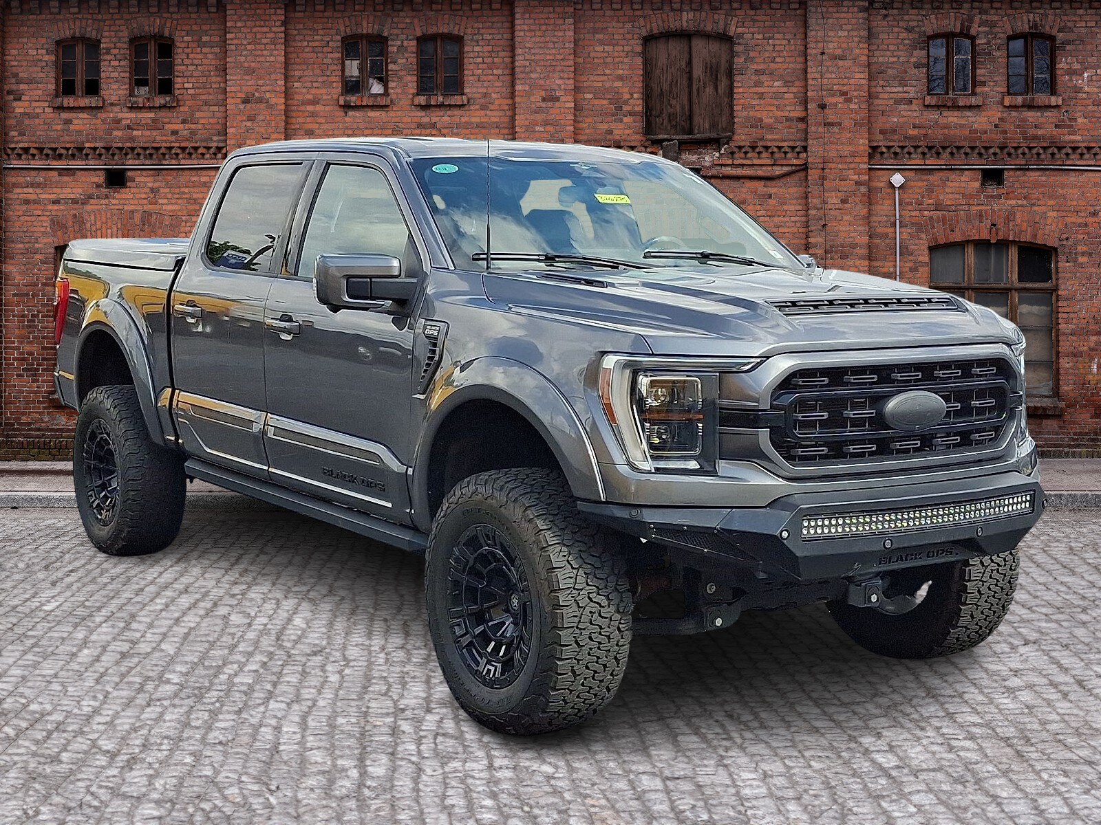 2023 Ford F-150 Lariat photo 3