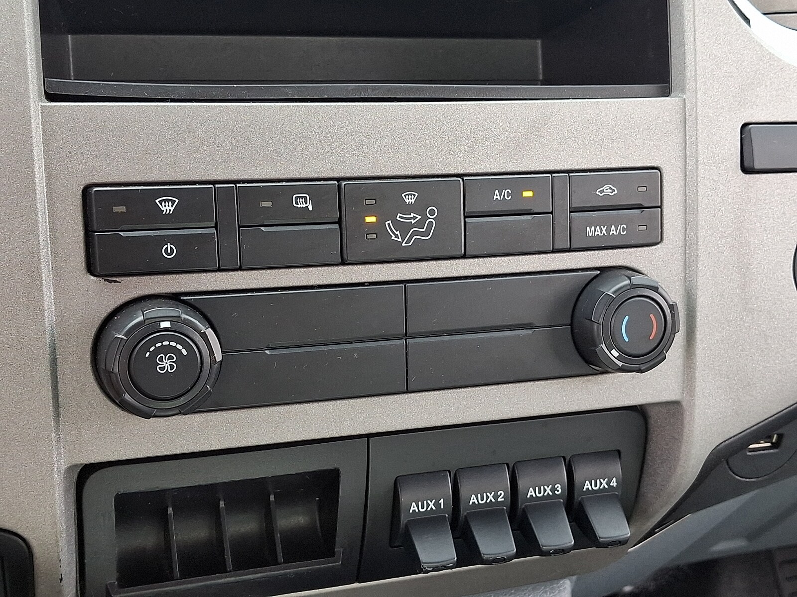 2021 Ford F-650 - Photo 14