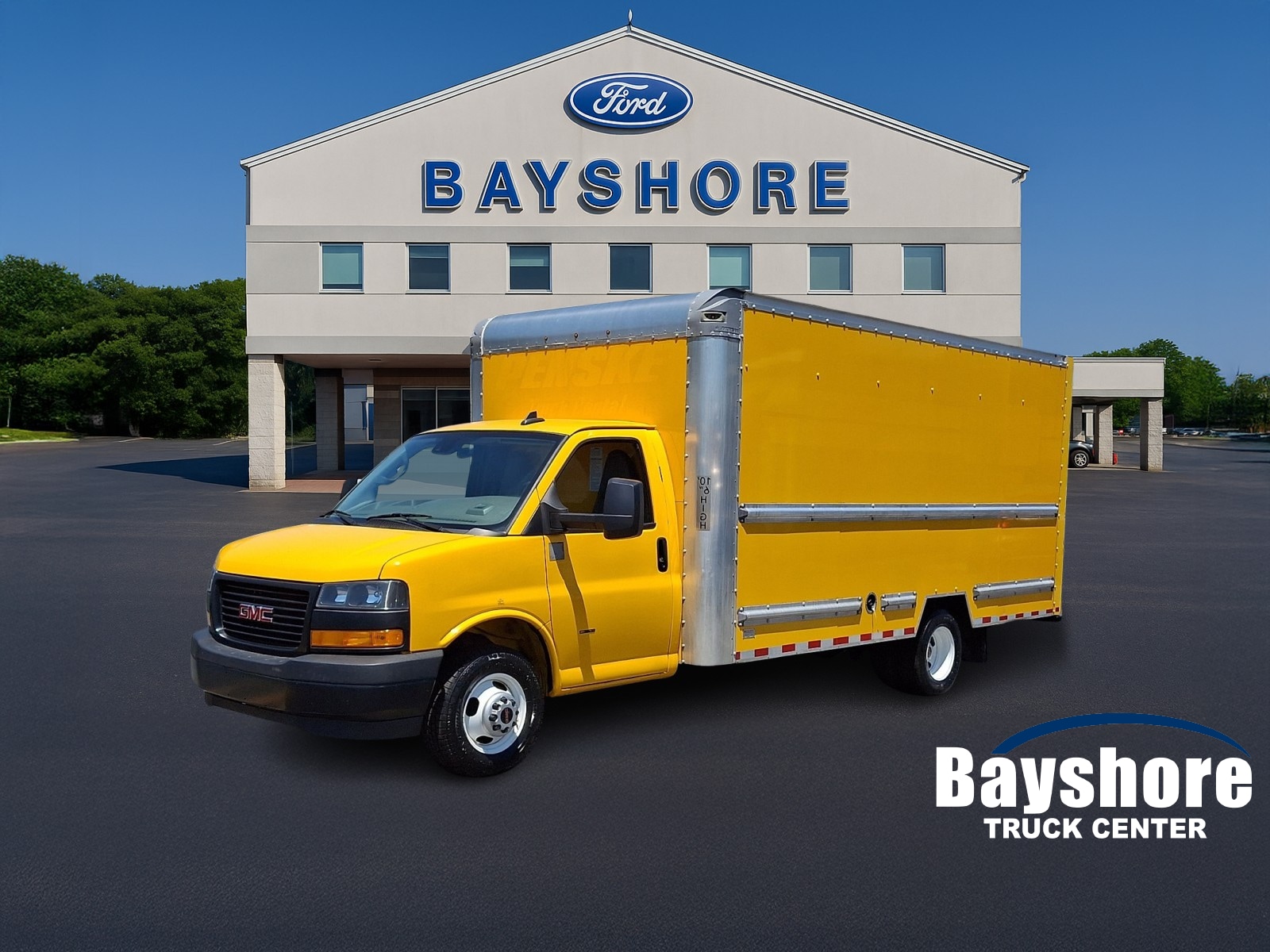 2022 GMC Savana's photo