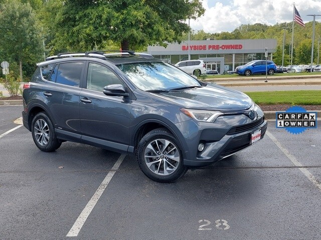 2016 Toyota RAV4 Hybrid XLE photo 2