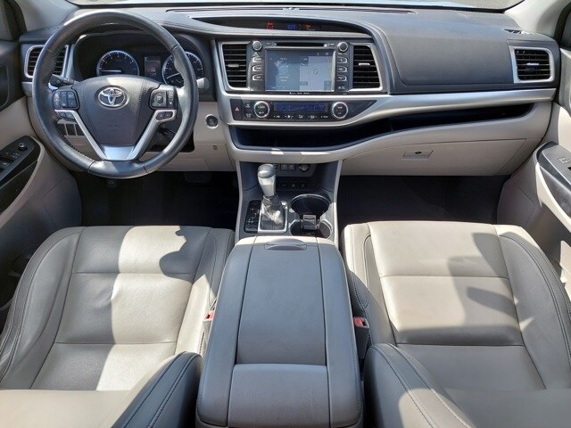 2017 Toyota Highlander XLE photo 2