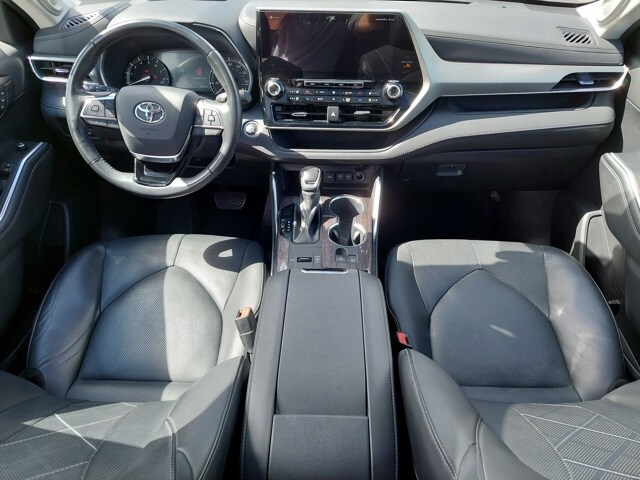 2021 Toyota Highlander Platinum photo 3
