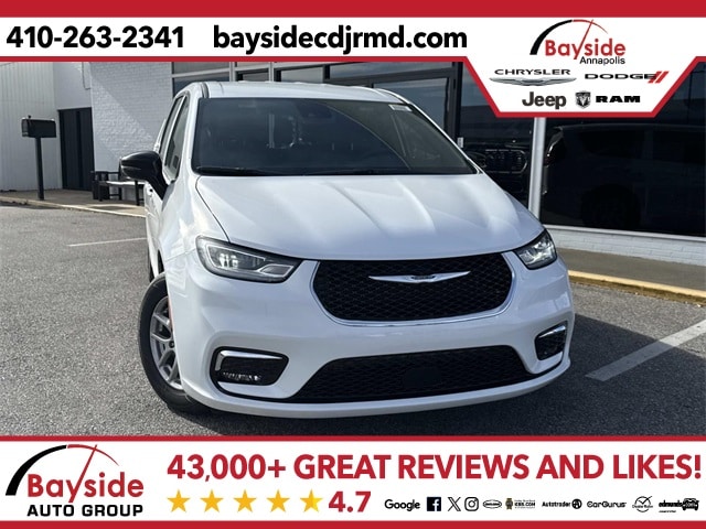 2026 Chrysler Pacifica Select's photo