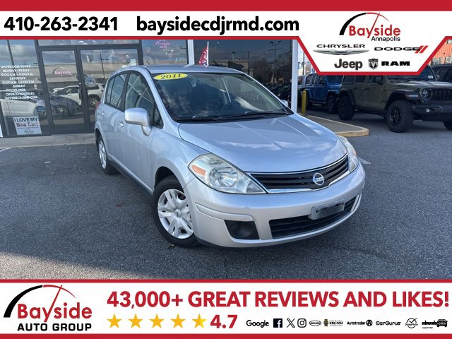 2011 Nissan Versa S's photo