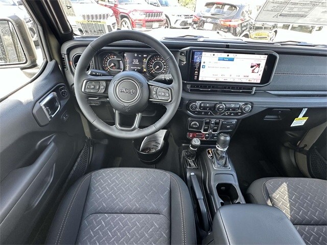 2025 Jeep Gladiator Mojave photo 3