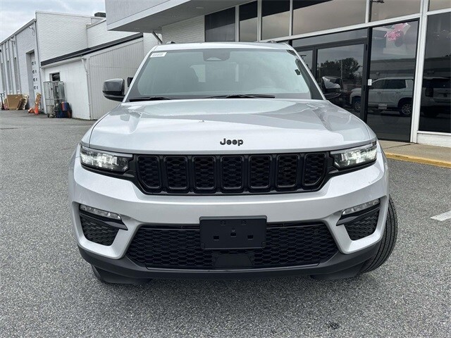2025 Jeep Grand Cherokee Limited photo 4