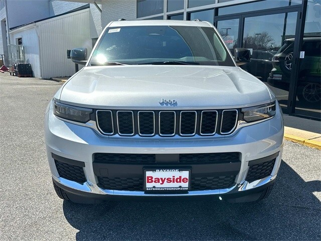 2025 Jeep Grand Cherokee Laredo photo 4