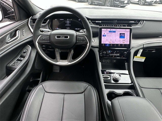 2025 Jeep Grand Cherokee Limited photo 3