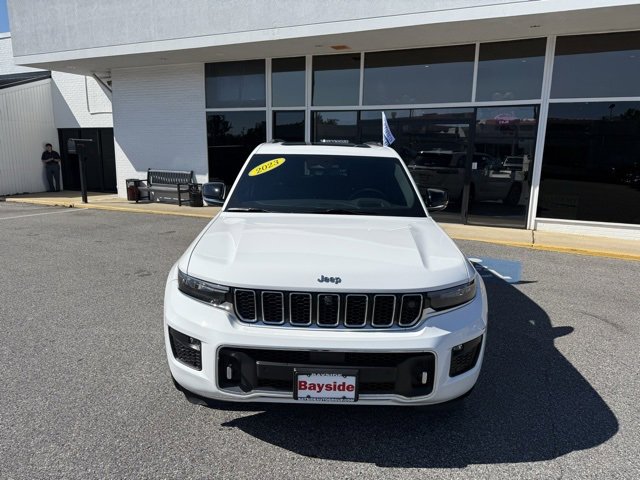 2023 Jeep Grand Cherokee Overland photo 2