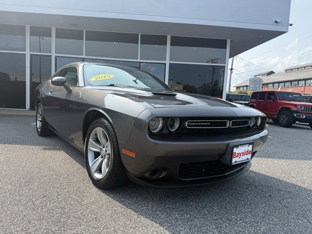 2019 Dodge Challenger SXT photo 2