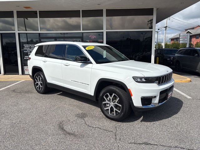 2025 Jeep Grand Cherokee Limited photo 3