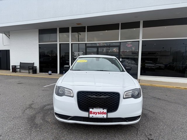 2021 Chrysler 300 Touring photo 3