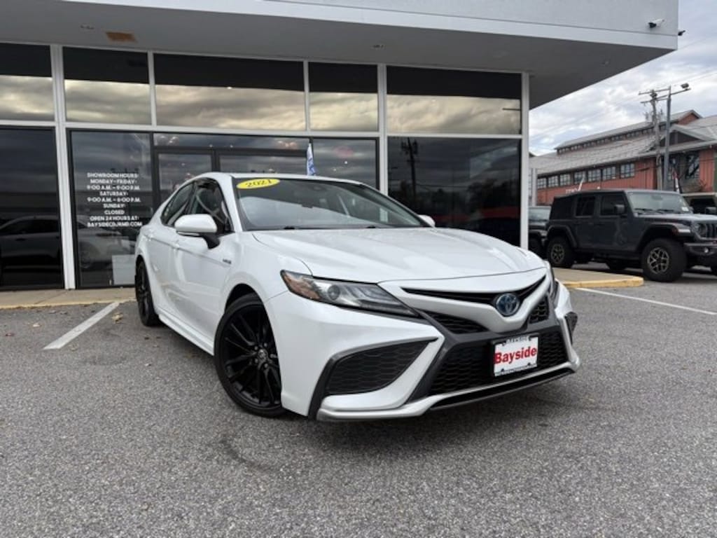 Used 2021 Toyota Camry Hybrid XSE Sedan
