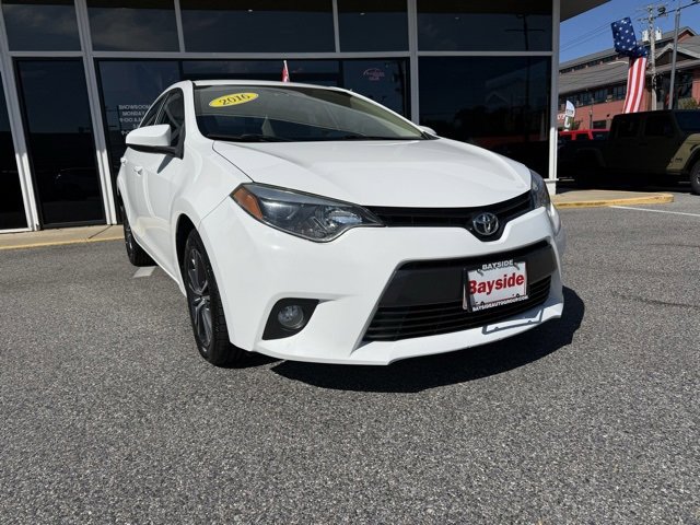 2016 Toyota Corolla LE photo 2
