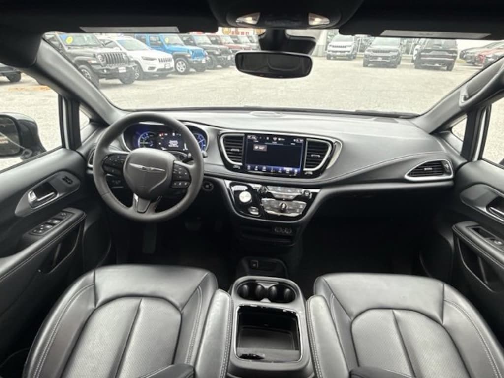 Used 2024 Chrysler Pacifica Plug-In Hybrid Select Van Passenger Van