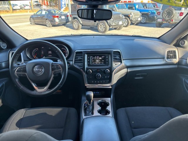 2017 Jeep Grand Cherokee Laredo photo 2