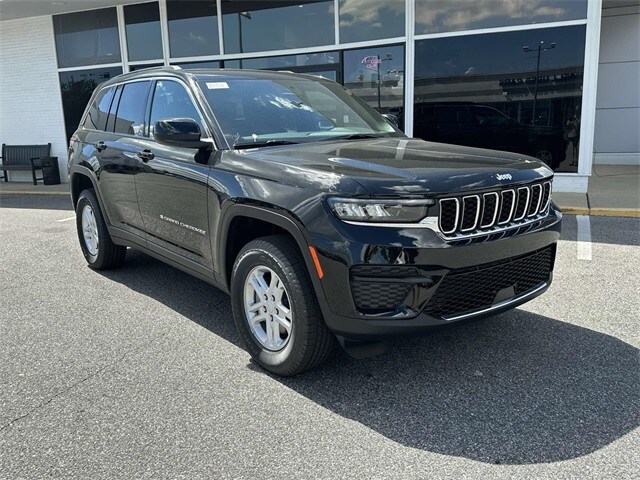 2025 Jeep Grand Cherokee Laredo Altitude photo 2
