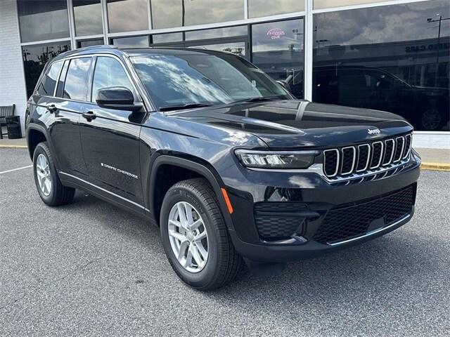 2025 Jeep Grand Cherokee Laredo photo 2