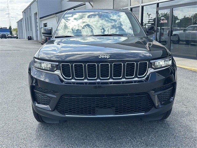 2025 Jeep Grand Cherokee Laredo photo 4