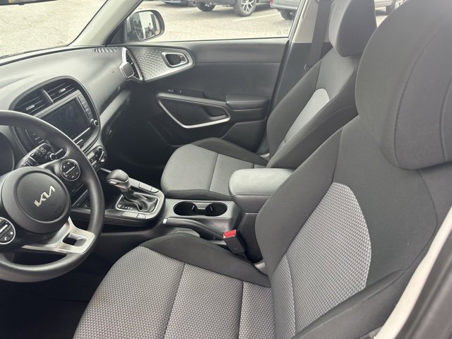 2023 Kia Soul LX photo 3