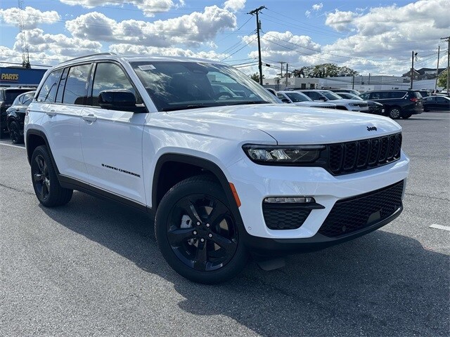 2025 Jeep Grand Cherokee Limited photo 2