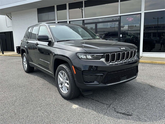 2025 Jeep Grand Cherokee Laredo photo 2