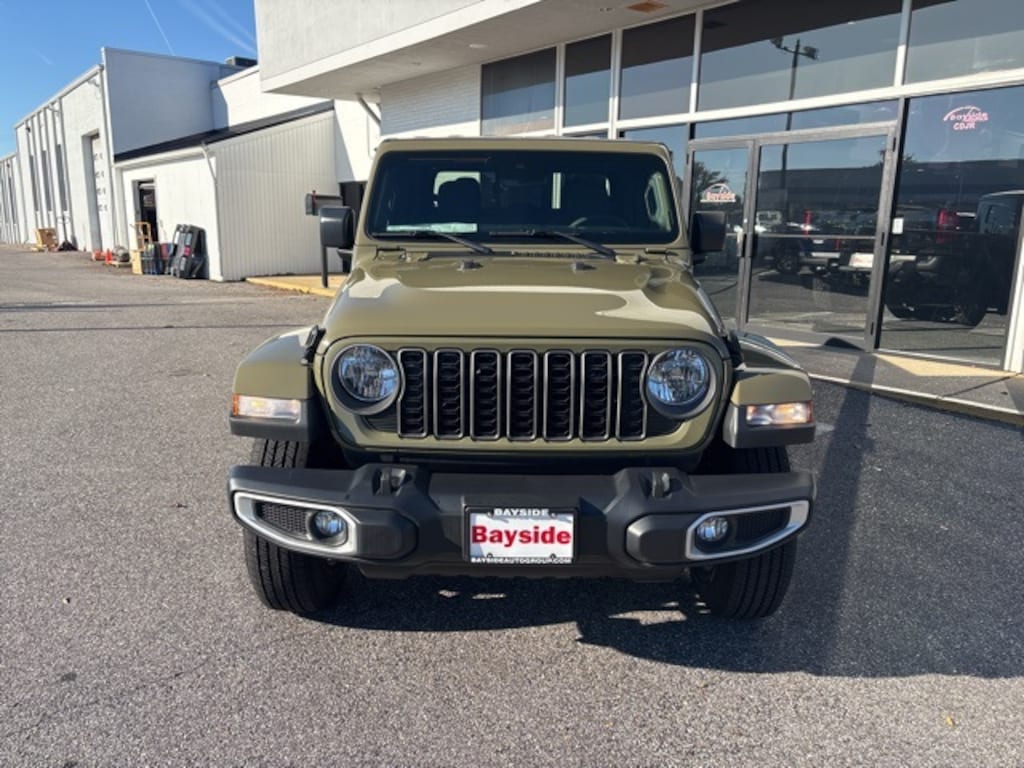 New 2025 Jeep Gladiator SPORT S 4X4 Pickup
