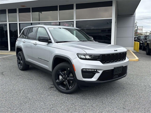 2025 Jeep Grand Cherokee Limited photo 2