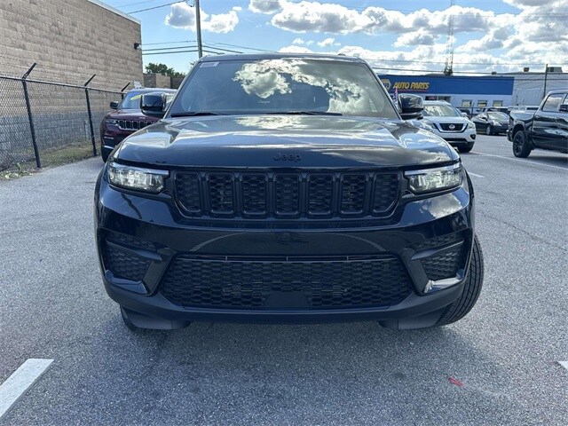 2025 Jeep Grand Cherokee Altitude photo 4