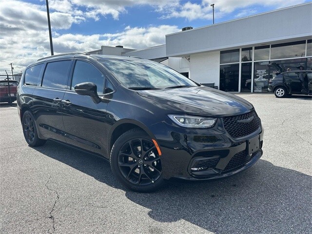 2026 Chrysler Pacifica Limited photo 2