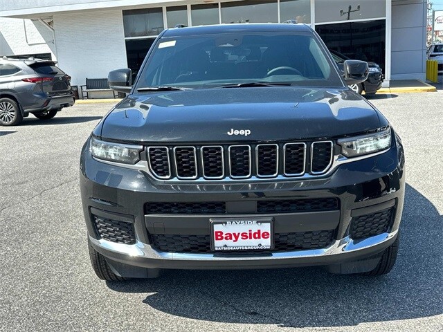 2025 Jeep Grand Cherokee Laredo photo 4