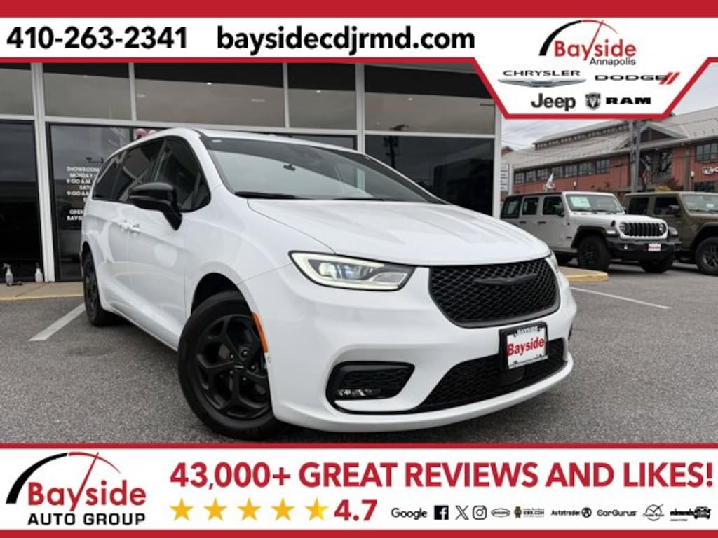 Used 2024 Chrysler Pacifica Plug-In Hybrid Select Van Passenger Van
