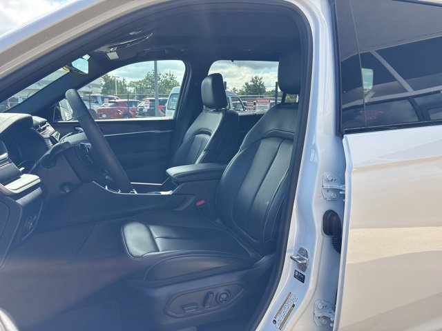 2025 Jeep Grand Cherokee Limited photo 6