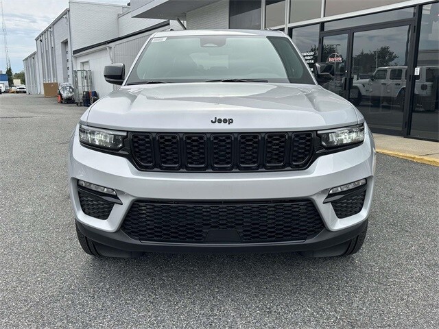 2025 Jeep Grand Cherokee Limited photo 4