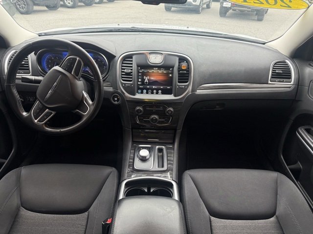 2021 Chrysler 300 Touring photo 2