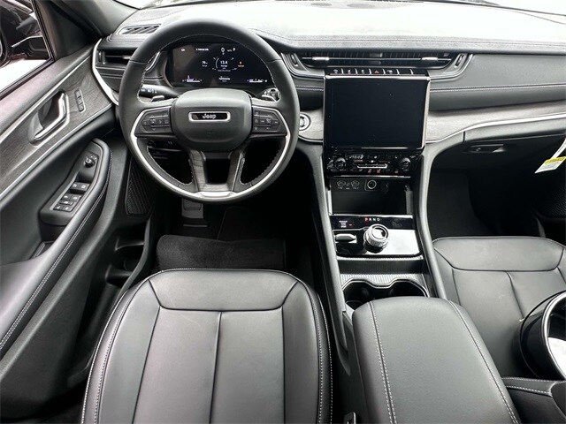 2025 Jeep Grand Cherokee Limited photo 3