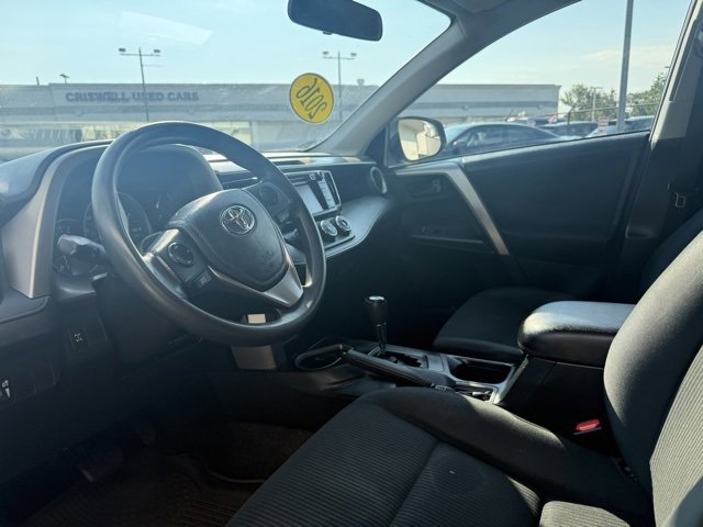 2016 Toyota RAV4 LE photo 3