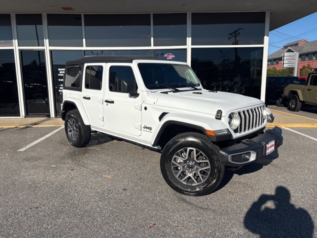 New 2025 Jeep Wrangler 4-DOOR SAHARA Sport Utility
