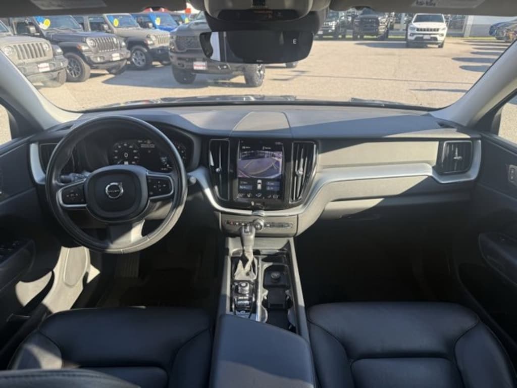 Used 2018 Volvo XC60 T6 AWD Momentum SUV
