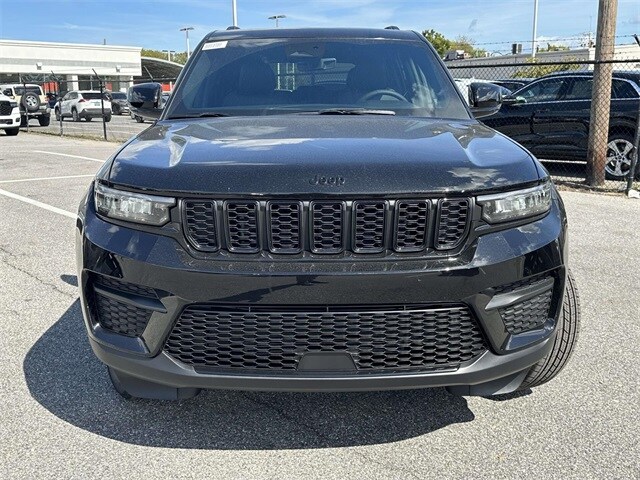 2025 Jeep Grand Cherokee Altitude photo 3