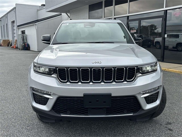 2025 Jeep Grand Cherokee Limited photo 3