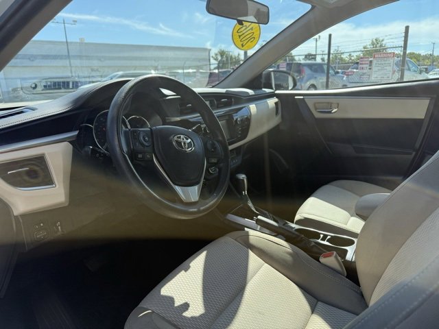 2016 Toyota Corolla LE photo 3