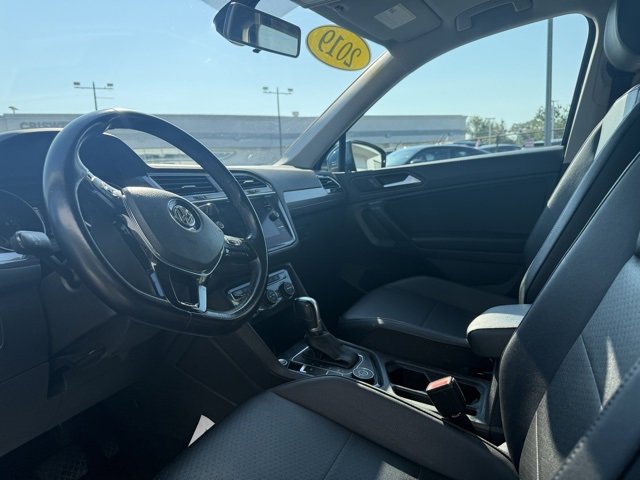 2019 Volkswagen Tiguan SE photo 2