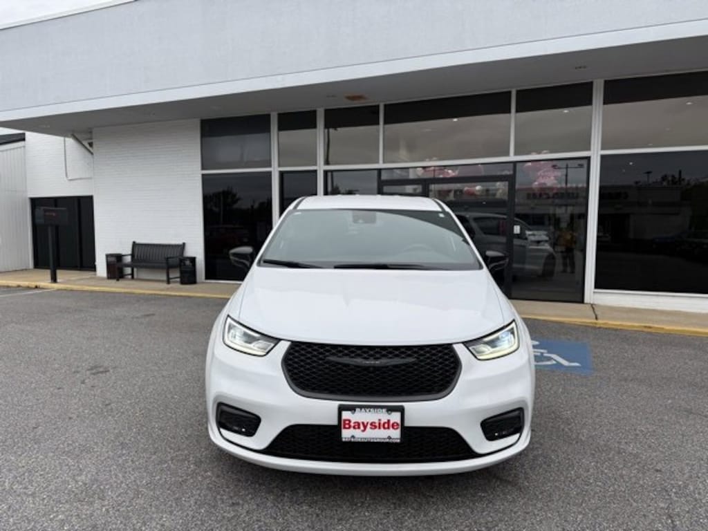 Used 2024 Chrysler Pacifica Plug-In Hybrid Select Van Passenger Van